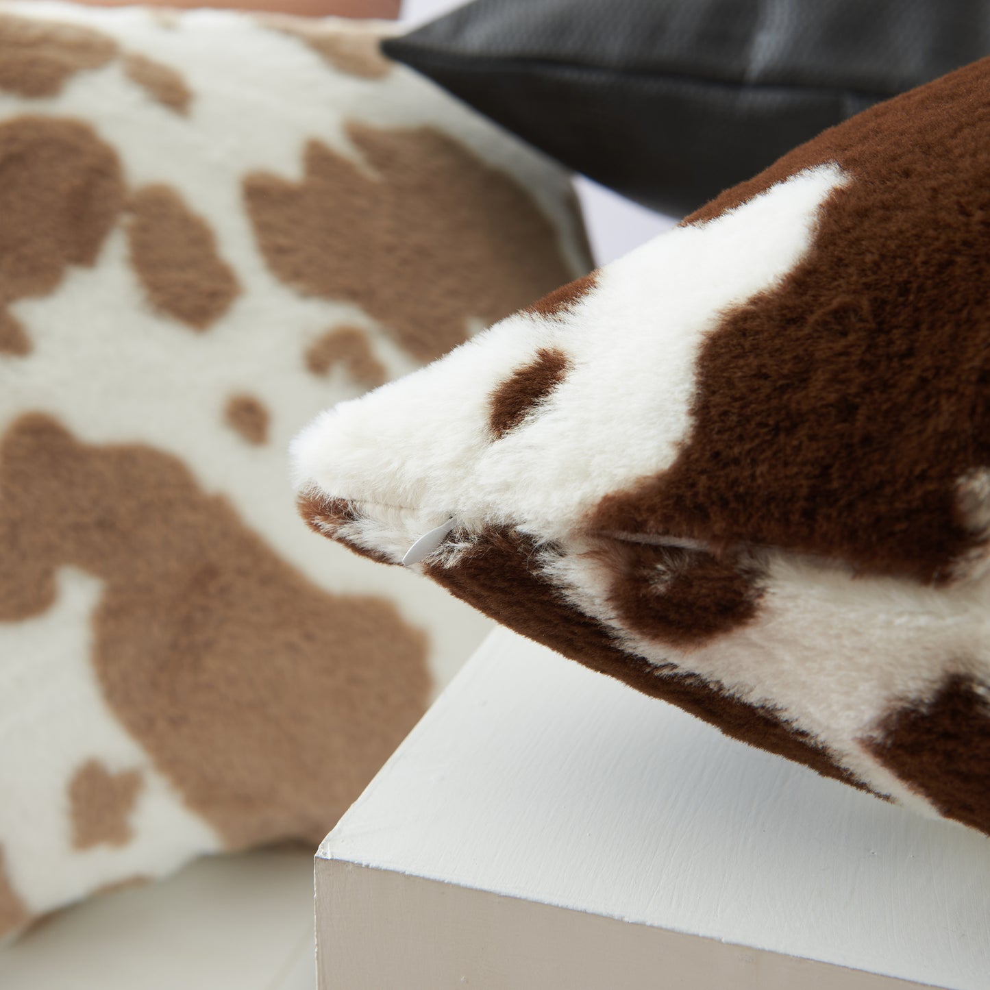 CCHDZ，HOSTECCO Cowhide Western Pillow Covers Plush Fluffy Pillow Cases for Couch Living Room